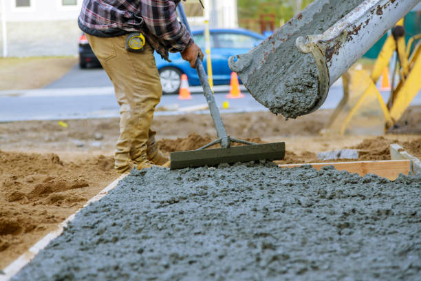 Best Local Concrete Companies  in Broadmoor, CA